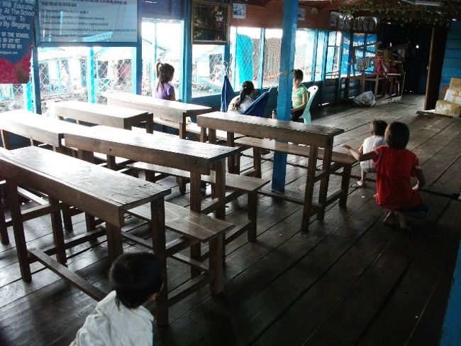 トンレサップ湖：学校内の様子