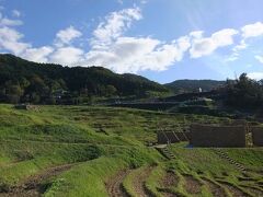 兼六園をあとにして、のと里山海道を走って輪島へ来ました。
けっこう遠い。２時間くらいかかった。

まず『白米千枚田』に寄りました。
もう稲も無くて、あんまり大したことないなぁ、って感じでしたが、写真にしたら映えますね。