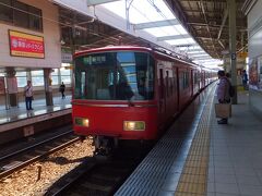 赤い名鉄電車に乗ってまずは神宮前駅まで目指します。
ここで乗り換えて豊橋方面に向かいました。