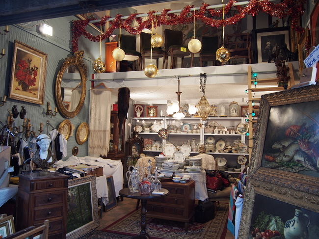 3度目のパリにして、初めて来るクリニャンクール。<br /><br />正直、まさか自分で地下鉄で来るとは思わなかった。<br />きっとバスツアーかなんかで来るもんだと思っていた。<br /><br />だって、拡大地図に入ってないんですよ？！(爆)<br /><br />こうやって、だんだん慣れていくもんなんだろうな。