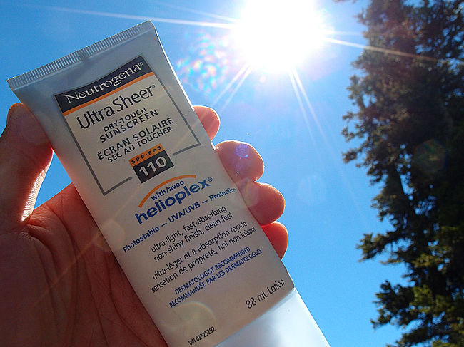 『気候の特徴その②』<br /><br />•陽射しがキツイ　湿気がほとんどない <br /><br />表示気温よりも、かなり温かい（暑い）と感じる人が多い。　<br />その反面、日陰や風のある湖畔などは極端に寒く感じてしまう。<br /><br />画像は「SPF110」の日焼け止め（笑）　現地で購入できる。<br /><br />