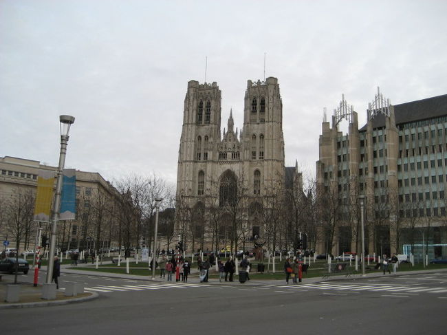 駅からホテルに行く途中にある　サン・ミッシェル大聖堂