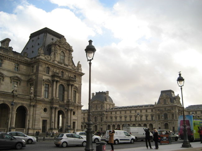 ルーブル美術館の周りの建物は圧巻！！<br /><br /><br />