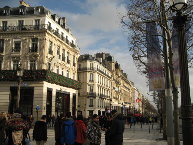 しかし（−0−）<br />シャンゼリゼ通りは心トキメく☆ことはなくぅー