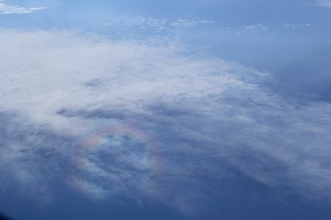 北島への移動中。なんと虹が見えました★<br />これには姉妹でテンションＵＰ↑<br /><br />ちょっとわかりにくいですが、ほぼ真ん丸な虹は初めてみました！