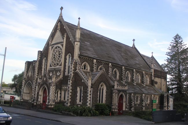 北島のオークランド到着時は既に夕刻。<br />これから夕食→市内観光という流れですが、途中に素敵な教会を見つけたのでぱしゃり♪