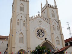 セント･フランシス･ザビエル教会　
St. Francis Xavier's Church


世界遺産の看板の向かいにある壮麗なカトリック教会。日本へ向かう前にマラッカを拠点にしていたザビエル師を讃えて1849年に建てられたものです。