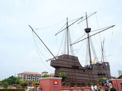 海洋博物館になっている帆船


マラッカ海峡に沈んだポルトガル船を復元したもの。帆を張った姿はすてきでしょうねぇ。