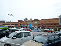 向かいのもう1つの大型ショッピングモール、Mahkota Paradeへ


http://www.mahkotaparade.com.my