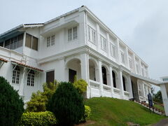総督博物館
Muzium Yang Dipertua Negeri (Seri Melaka)


17世紀にオランダ人によって建てられ、イギリス人総督が住んでいた建物を見ました。