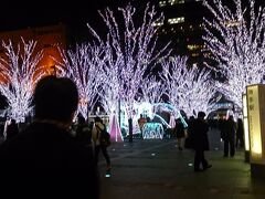 福岡空港から地下鉄で博多駅に移動。タクシー乗り場を探して外に出たら、イルミネーションが綺麗でした。バスはもうないのですぐそばからタクシーに乗って博多港まで行きました。
