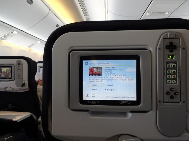 この狭い空間で12時間・・・。<br />でも、飛行機大好きな私は楽しみで仕方ない！！