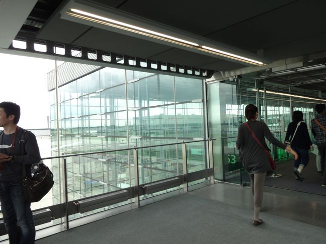 パリ、シャルルドゴール空港にて乗換☆