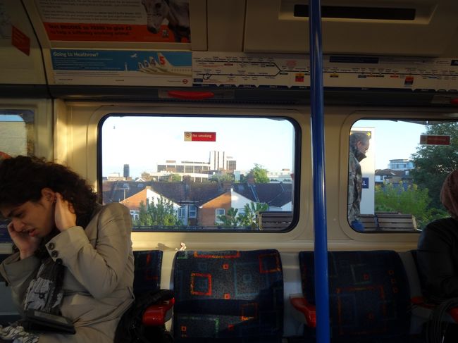 ロンドンの地下鉄は使いやすく、治安もよくきれいで便利です☆