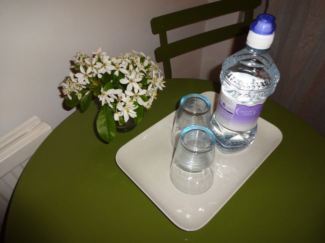 テーブルにはお水がセッティングされていました☆