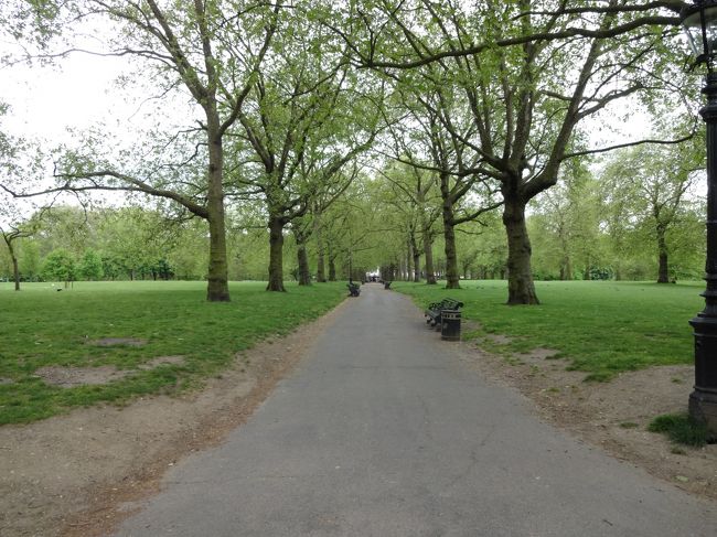 まずはバッキンガム宮殿へ！