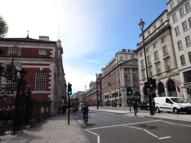 さて次はフォートナム＆メイソンでアフタヌーンティー。<br />予約は日本でしていきました<br />