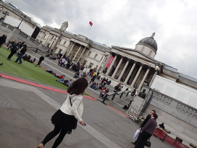 ナショナルギャラリー♪<br /><br />なんと、、入場料無料！！<br />ロンドンは博物館や美術館の入場料が無料なところがほとんどで<br />うれしいです。