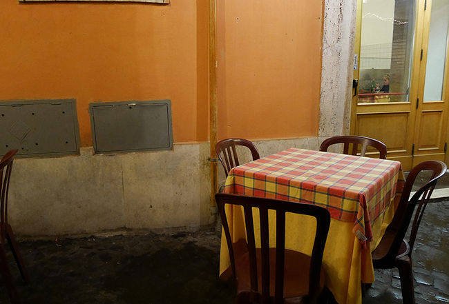 冬でも外にテーブルが出ています。<br />（暖かい冬のようです）