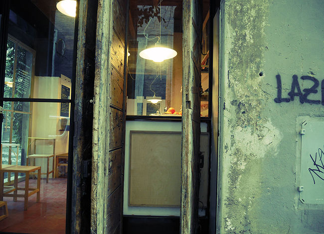 壁やなんかもはがれまくっていますが、<br />これがまたローマ。