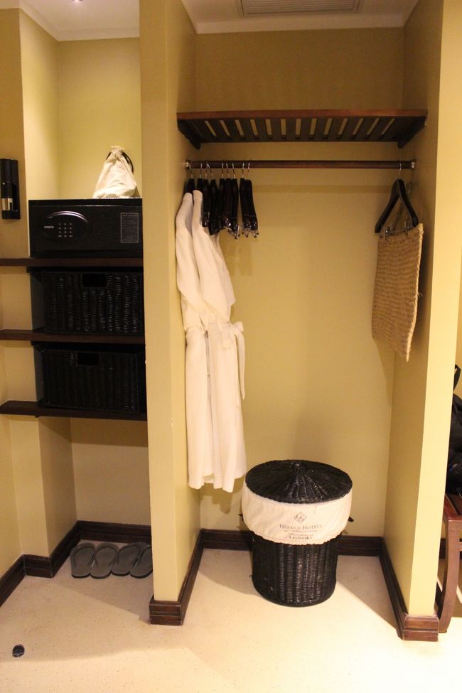 エッセンスホイアン<br />しまった。旅行用のスリッパを忘れてしまいました。<br />お部屋には、スリッパの変わりにビーチサンダルがありましたが、スリッパ自分で持ってきたらよかったなぁ。