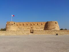 アラッド・フォート。
ムハラクへの船の出入りを監視する目的で16世紀に建てられたフォートです。
本来は有料のようですが、料金徴収係がおらず、無料で入れました。