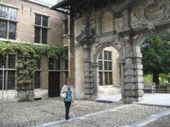 駅から歩いて「ルーベンスの家」にやってきました。
http://www.rubenshuis.be/Museum_Rubenshuis_EN

バロック絵画の巨匠、ルーベンスが住まい兼アトリエとして1616年から亡くなる1640年までを過ごした大邸宅です。代表作の数々がここで創作されました。

