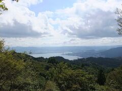 琵琶湖ホテルをチェックアウトして、比叡山ドライブウェイを走って比叡山延暦寺へ行きました。

比叡山から琵琶湖を望む写真です。