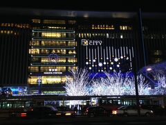 宿泊先の「博多エクセルホテル東急」に荷物を預け、
18:30に博多駅でレンタカーを返却、
地下鉄で天神へ。