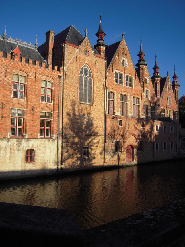 川から見上げる景色は、これまた違う表情。