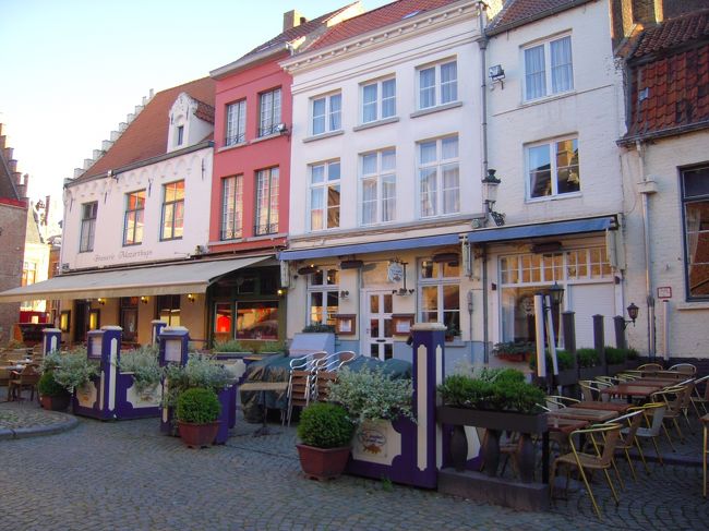 私が入った市場側の入口と違い…ちゃんとしたレストラン側もありました(笑)