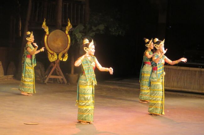 □『Thai民族舞踊の巨大な面』泰国souvenir。□台座含めた全高72 □『Thai民族舞踊の巨大な面』泰国souvenir。□台座含めた全高72