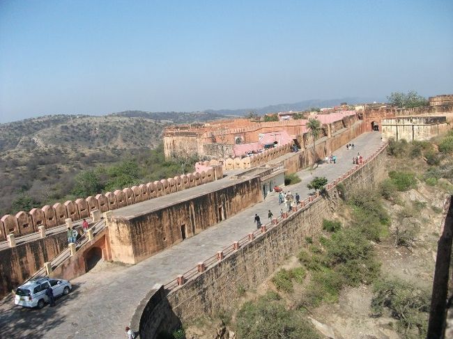 ジャイガル要塞（Rs.50）<br />あまり時間がないので早足で回った。<br /><br />