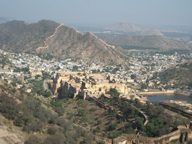 ジャイガル要塞から<br />アンベール城ある地域。