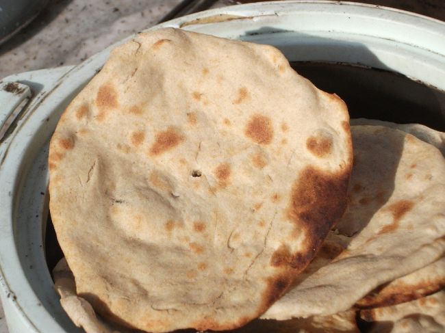 ナンが完成したら、炊飯器へ入れいてた。<br />電源はついていない。