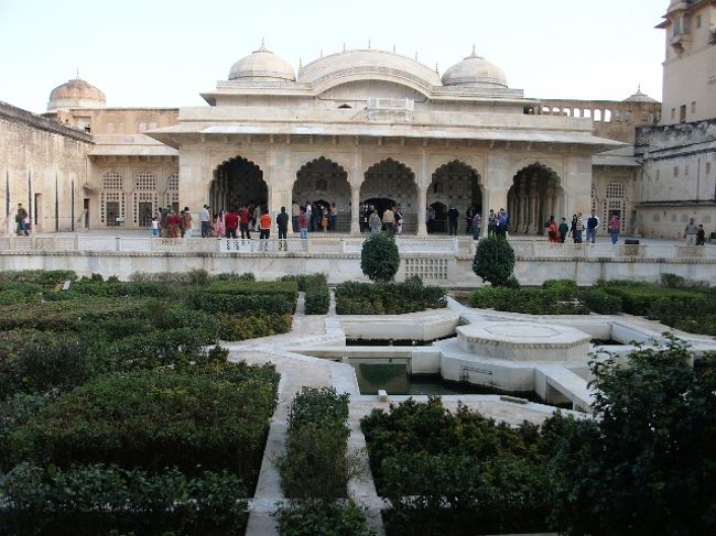 アンベール城<br />城の中の庭園