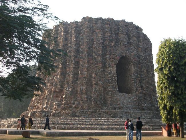 クトゥブ・ミーナール<br />Alai Minar<br />