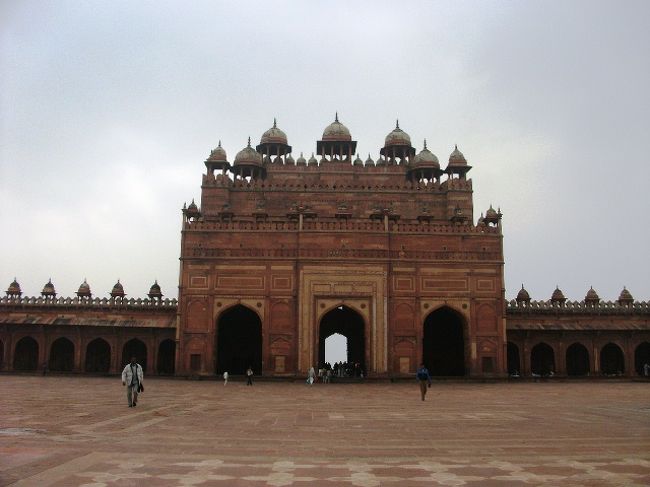 ジャマー・マスジット<br />案の定、この案内してくれたインド人が商売を始めた。<br />ほしいものもないので買いませんでした。<br />