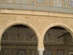 シティ・サバブ霊廟。タイルアートが繊細でほれぼれ