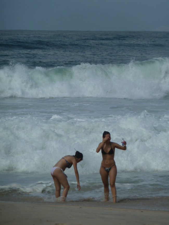 5月13日<br />気温22度Ｃでは、<br />まだ海水は冷たく<br />人影まばら