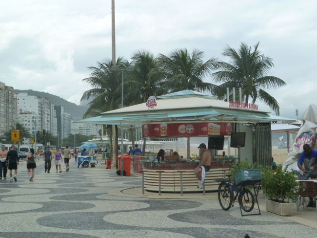 遊歩道に<br />休憩場所が・・・