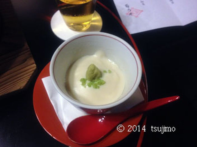 中猪口は、赤飯に豆乳のあんかけです。 <br />