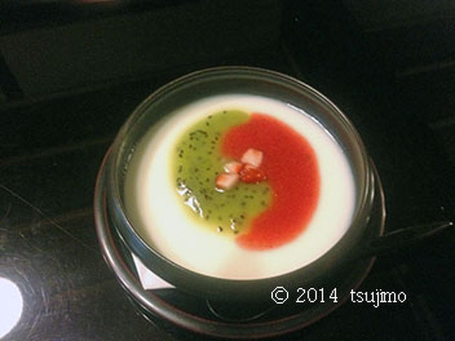 最後は、水物です。 <br />杏仁豆腐の苺ソースがけでした。 <br />