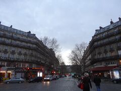 パリ北駅前の朝8時過ぎ。
タリスのチケットは公式サイトから簡単にインターネット予約が可能です。
バーコードがついているのでそれをプリントして持っていったら
電車内で車掌さんがチェックしてくれます。