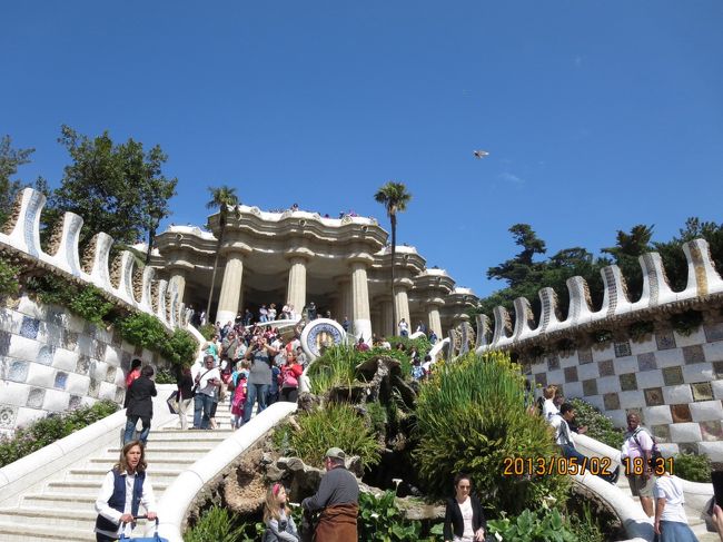 グエル公園。<br />正面大階段の上にあるドーリア式列柱廊。