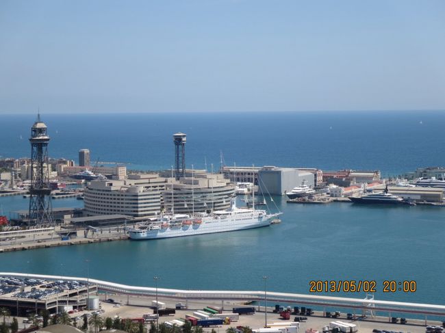 モンジュイックの丘から、バルセロナ港と地中海を眺望。<br />この丘はバルセロナ オリンピックのメイン会場となった。