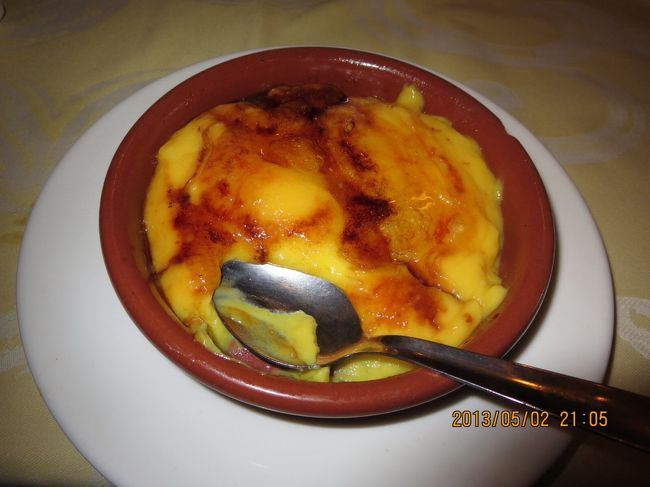 デザート。甘ったるいが、日本にでは、あまり経験出来ない味。