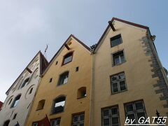 三人姉妹をローアングルから。