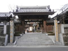 １３番札所の大日寺に到着しました。
山門です。