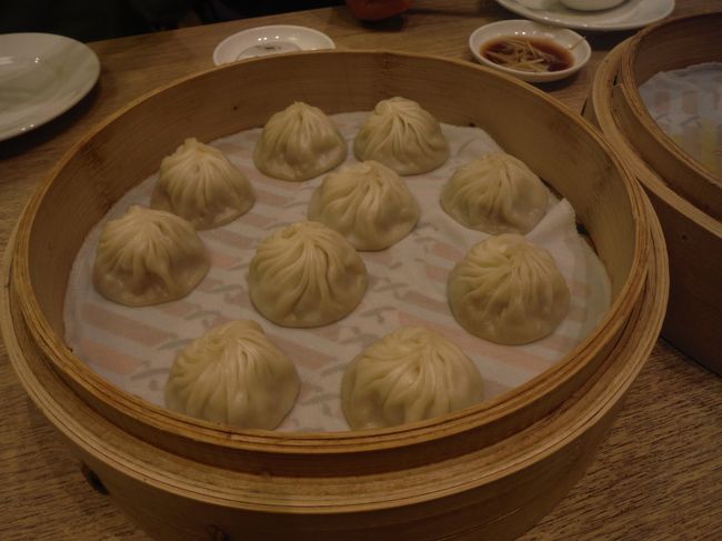 小龍包と言えば鼎泰豊ですね☆<br /><br />まずは定番の小龍包をペロリ(^-^)